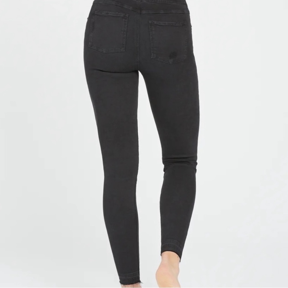 Brand new SPANX Vintage black Distressed Ankle Skinny Jeans - Picture 3 of 9